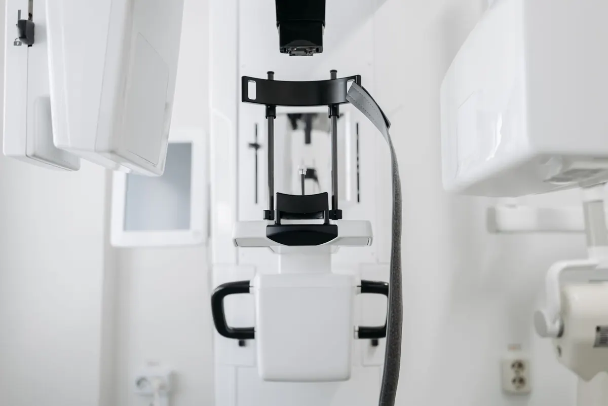 Implantes de carga inmediata: ¿de verdad puedes salir con tu diente el mismo día?