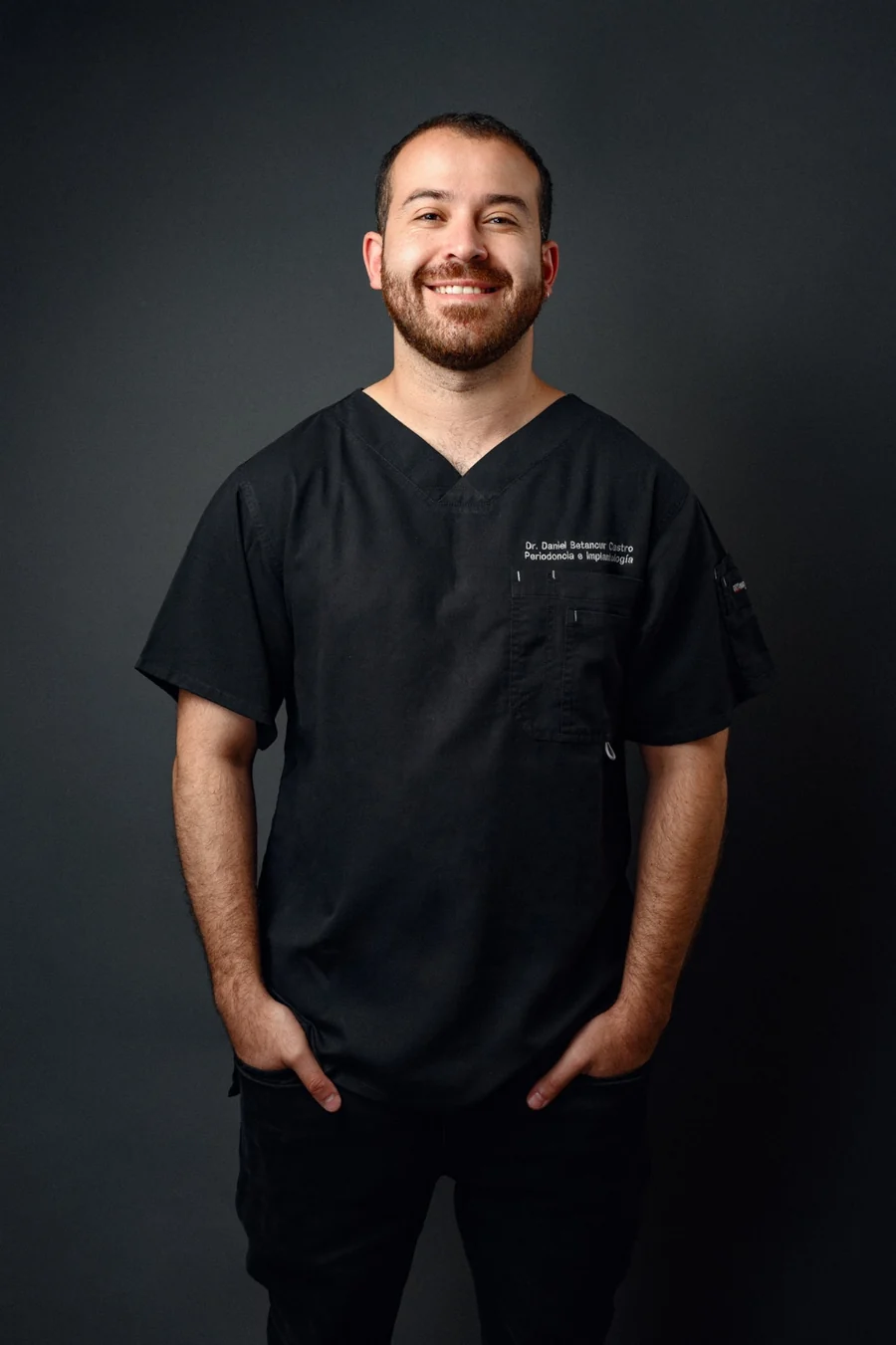 Dr. Daniel Betancur Castro, especialista en periodoncia e implantología en Concepción